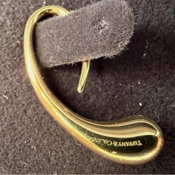 Tiffany & Co. Elegant Gold Drop Earrings - Picture 12 of 13